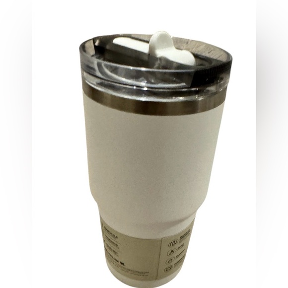 Stanley 20 oz Tumbler with flip straw - Picture 3 of 6